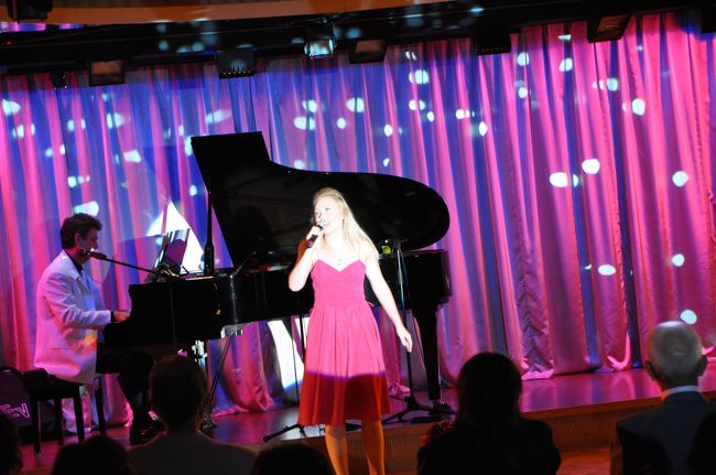 ダーウィン２２：００出航・夜はミュージカル・コンサート