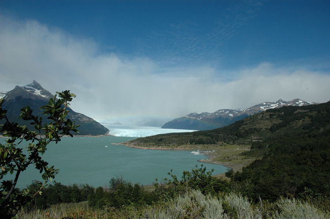 ４日前にボートで見た時より晴れています。<br />見えているのはペリト・モレノ氷河の左半分。