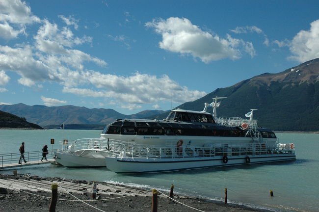 ツアーの全員がボートに乗ります。