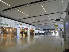 インディアナ州のインディアナポリス空港が、去年の11月に新しくなりました。

http://www.indianapolisairport.com/

セルフガイデッドツアーのページは
http://www.indianapolisairport.com/uploads/docs/02_7UQ65C.pdf