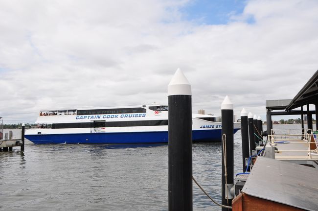 スワンリバーを渡るフェリー