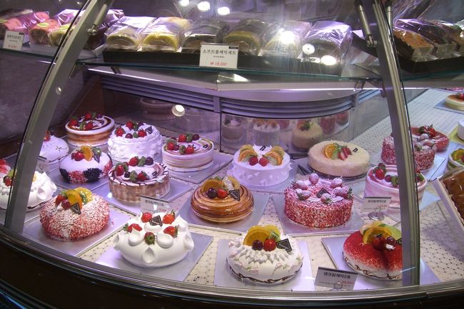 韓国のケーキは、個人主張が強い印象を受けました。