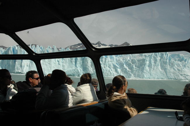 30分ほど氷河のところで停泊し、堪能できたところで港に戻ります。