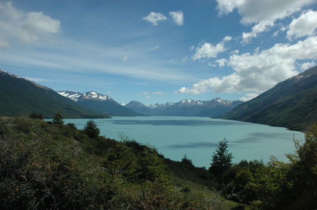 再びバスに乗って展望台に移動。<br />その途中、右手に見えたロス・テンパノス水道。<br />こっちの景色もほんとに綺麗！！