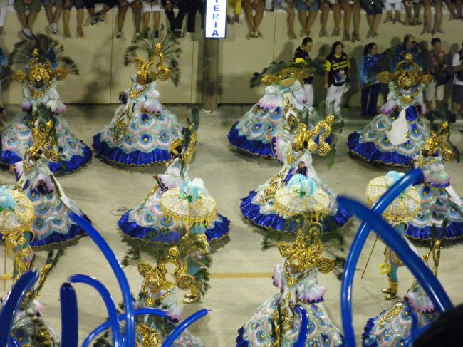 ４つのチームを見たところでリタイヤしました。<br />ホテルに戻ってテレビを付けると、生放送でしていました。こちらの方が、冷房の効いたところで寝転がって、それもアップで見れるので快適でした。