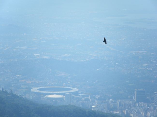 ブラジルの有名なマラカナサッカー場です。<br />行くことはできませんでしたが、コルコバードの丘から見ることができました。