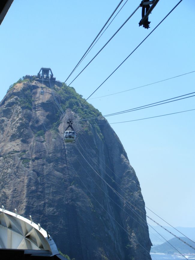 ポン　ド　アズーカ　（砂糖菓子パン山）<br />ローカルバスで２．２０リアルでコッパカバーナから<br />上まで行くには、ケーブルカーを２台乗り継ぐことになります。天気がよければ、町を見下ろすにはとってもいい場所です。