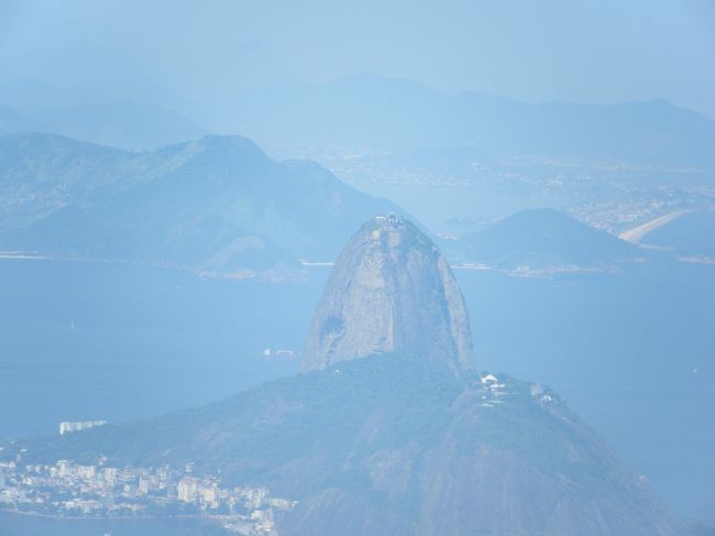 山は遠くから見るとこのような形をしています