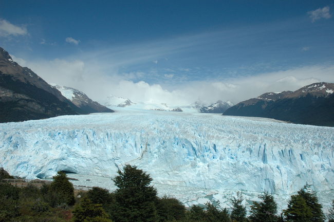 ロス・グラシアレスの氷河の面積は南極、グリーンランドに次いで世界第3位。<br /><br />・・・しかし、でかい。
