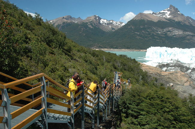 遊歩道はどんどん下って行きます。