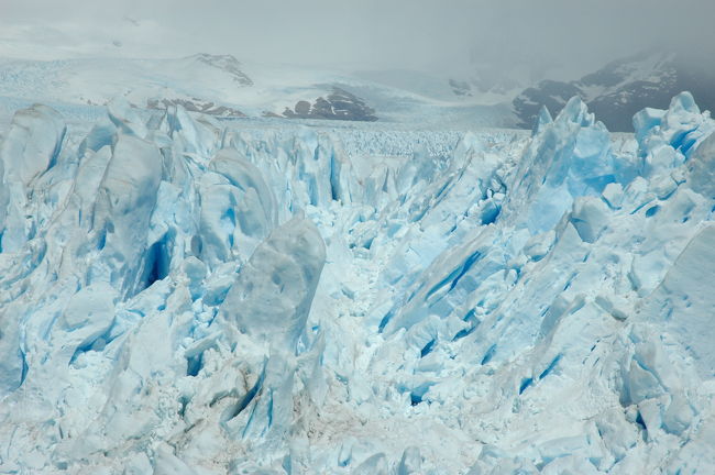 荒れ狂う氷河の尖塔