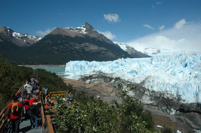 奥にそびえるセロ・モレノ（1640ｍ）