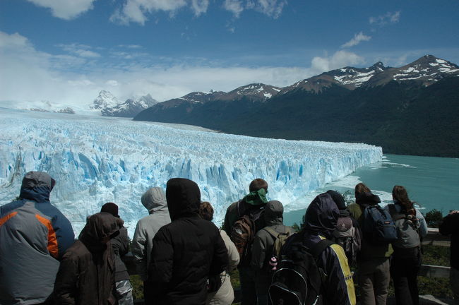 寒い中じっと待つのは崩落の瞬間。<br />すると・・・。