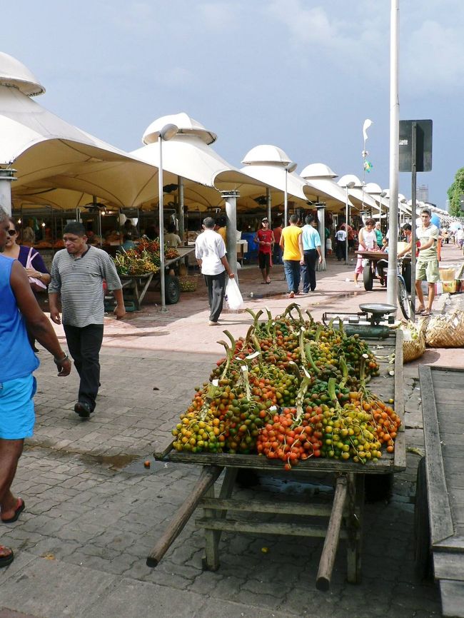 ヴェロぺーゾ市場の光景。<br /><br />