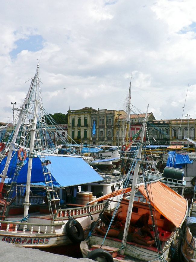 アマゾン河口の船着場の光景。