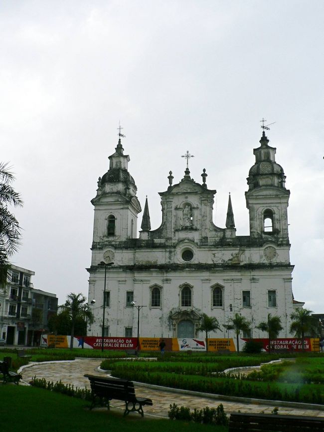 宗教美術館前の光景。 