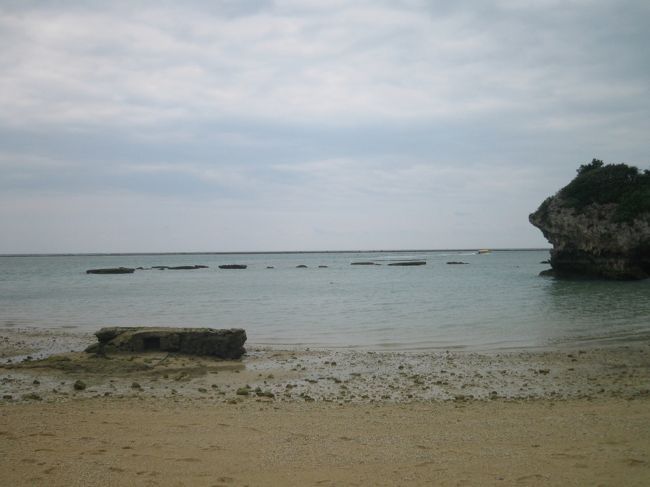 新城ビーチです。<br />レンタカー会社のサービスでここでのガラスボートが無料でついてきました。