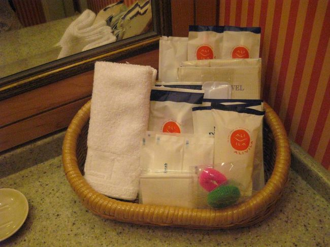 アメニティグッズも充実しています。<br />ハーブの入浴剤がいい香りがして気に入りました。<br />洗いタオルも綿100%でやさしい肌ざわりでよかったです。<br />このほかに女性用洗顔フォーム・化粧水・乳液のミニセットもリクエストしていただきました。