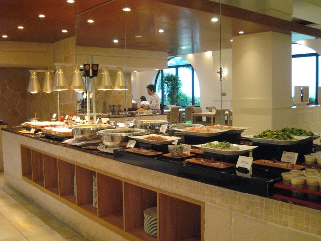 HANAHANAにて和洋食の朝食バイキングをいただきました。