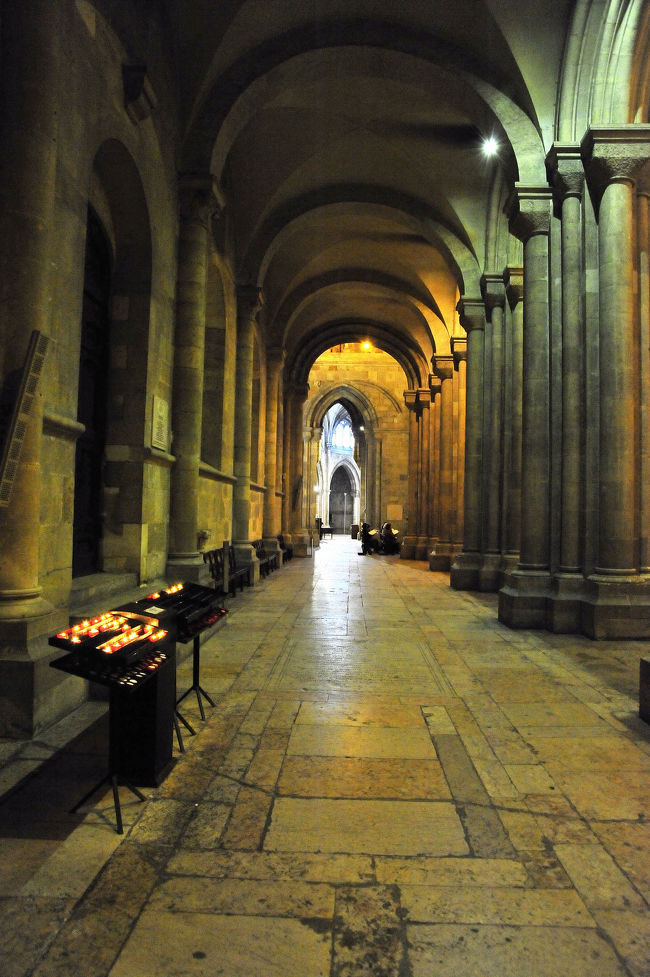 カテドラル礼拝堂の左側。