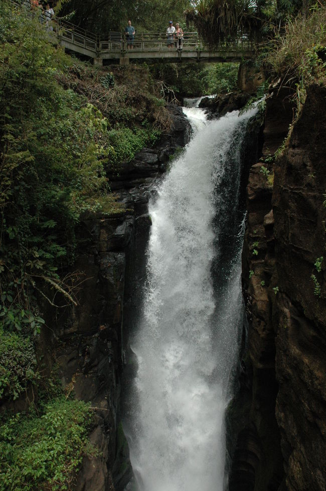 時計回りに進んで最初の滝Salto Alver Nunez