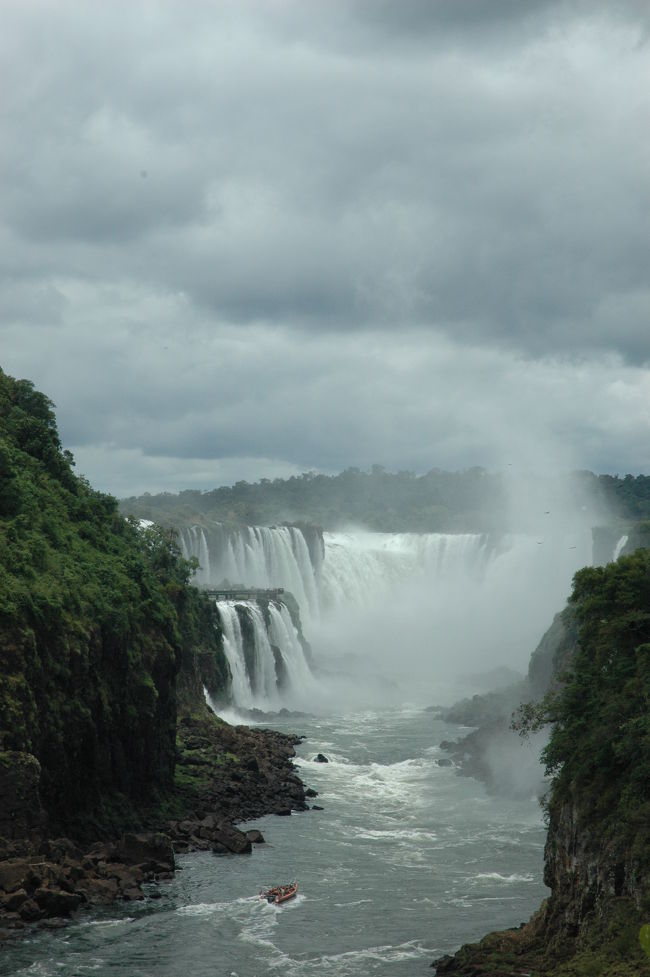 水煙が大きく上がっています。