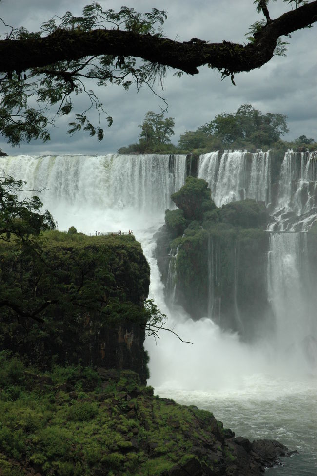 サン・マルティン島の展望台が小さく見えます。