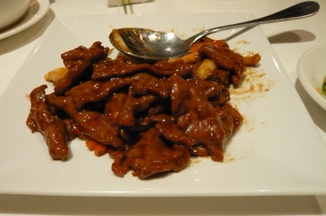 中華路二段のガーデンホテル（２００８年秋にオープン）チェックイン、その後　近くの大三元というレストランで、夕食。この牛肉の炒め物　軟らかく　おいしかった。