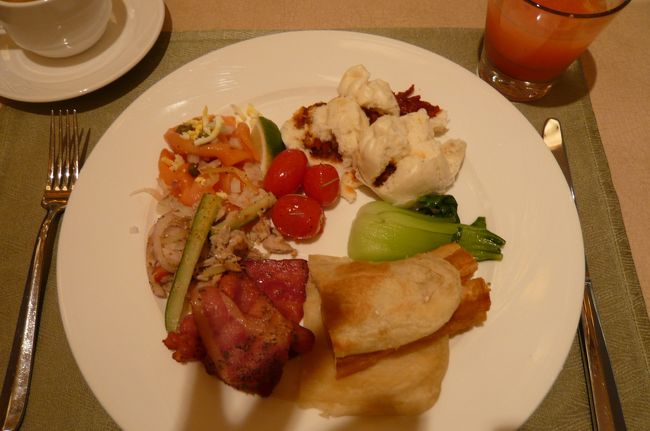 ２日目　朝食は６時半から、　和風　洋風　中華風と種類も沢山。