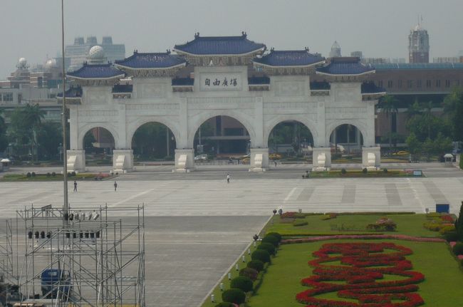 最後は、中正紀念堂、これも大きい。故蒋介石総統の業績を称える、台湾最大の公共建築物。