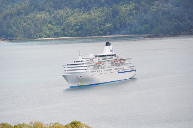 2/17 08:00 ハミルトン島（ウイットサンデー諸島）沖投錨　18:00 出港