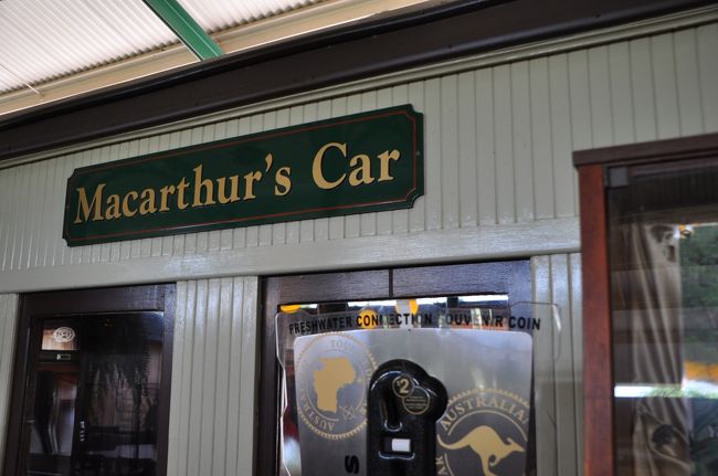 １９世紀後半に作られて木造客車・キュランダ鉄道で素晴らしい景色を見ながら、キュランダへ