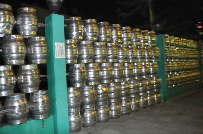 さすがに工場です、　広い敷地、でも入り口をはいると、寂しく、ホントにここが？　という感じでした。