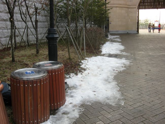 １１／２５　京義道・坡州にある英語村。　入り口を入ったら、雪が。。。