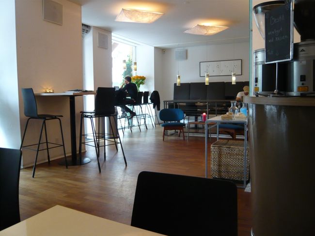 osterport駅のまわりを散策していたら、偶然オシャレなカフェを発見してしまいました。