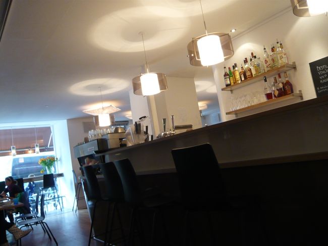 心地よい音楽が流れ、静かな店内。