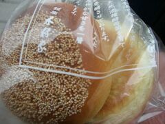 アンパンかじりながら銀座をぶらぶら。

「木村屋総本店」
けしアンパン・小倉アンパン　　各140円