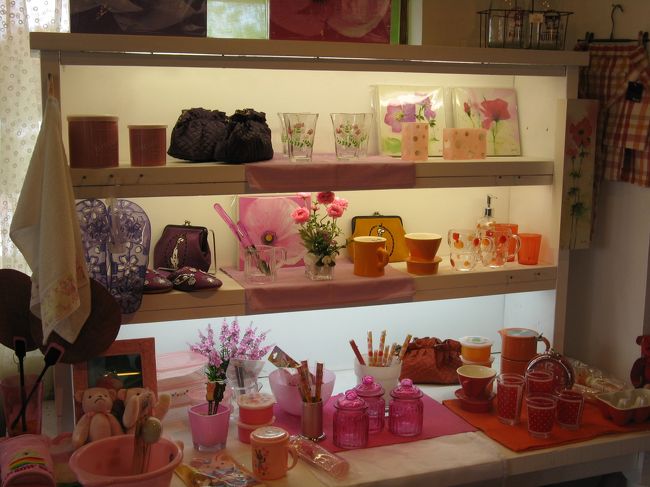 11/2...<br />京義道・坡州（パジュ）プロバンス...<br />ファッションショップなのに...　<br />インテリアショップみたい...<br />