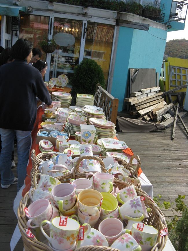 11/2...<br />京義道・坡州（パジュ）プロバンス...<br />プロバンス内にある『リビングショップ』...<br />セール品の数々...<br />（実は、一緒に行ったSさんはこれ狙いでした...）