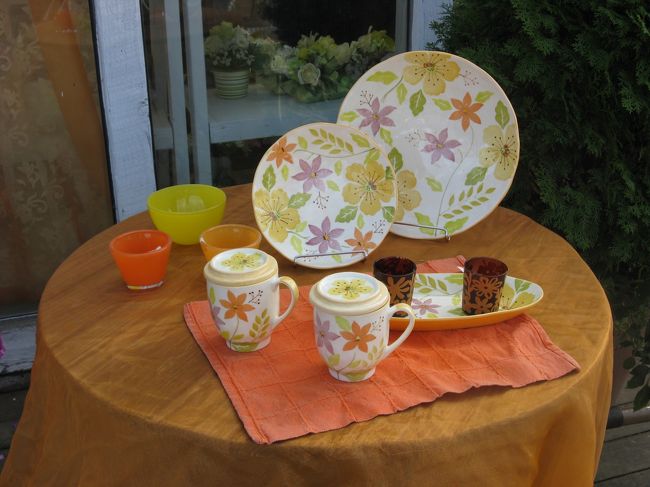 11/2...<br />京義道・坡州（パジュ）プロバンス...<br />プロバンス内にある『リビングショップ』...<br />食器の数々...<br />