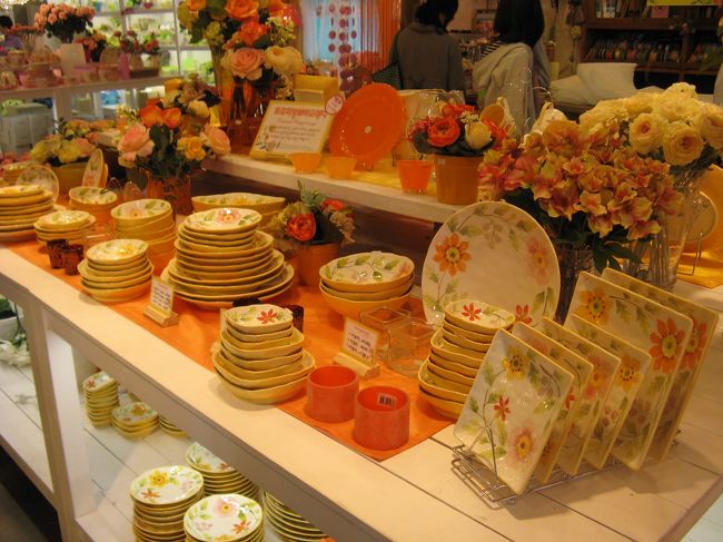 11/2...<br />京義道・坡州（パジュ）プロバンス...<br />プロバンス内にある『リビングショップ』...<br />私が一番気に入った柄...　<br />でも、日本に無事持ち帰ることが出来そうもないため購入断念...