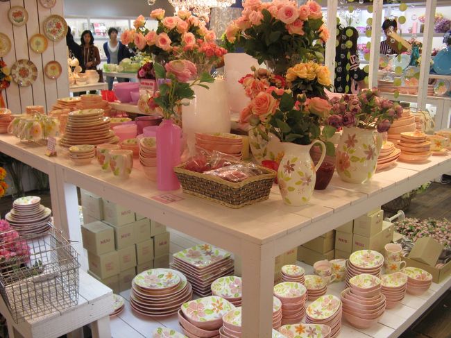 11/2...<br />京義道・坡州（パジュ）プロバンス...<br />プロバンス内にある『リビングショップ』...<br />こちらは、ピンク系...