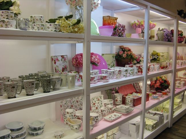 11/2...<br />京義道・坡州（パジュ）プロバンス...<br />プロバンス内にある『リビングショップ』...<br />トロピカルな柄以外にもイロイロ！　<br />そして、結構安い！！！