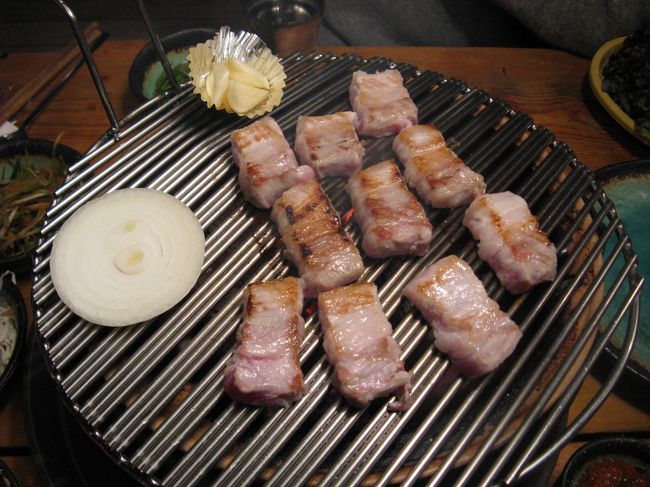 11/2...<br />ソウル・鍾路...<br />鍾路の『シンシファロ』...<br />只今、焼かれ中...<br />