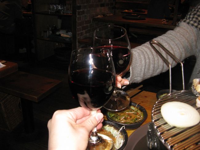 11/2...<br />ソウル・鍾路...<br />鍾路の『シンシファロ』...<br />今日は女性２人なので、おしゃれにワインで乾杯！