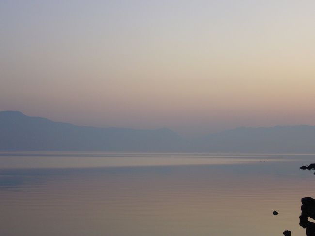 昨晩泊まったホテルは海の近くだったので朝食後<br />海を見に外へ出てみました。<br /><br />朝のアドリア海は霧がかかっていて幻想的でした。