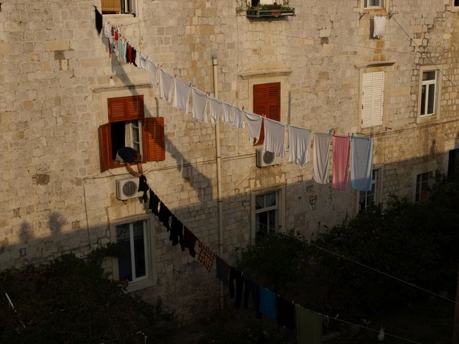 旧市街の中の住人の方たちは、色々工夫しながら<br />暮しているのですね。