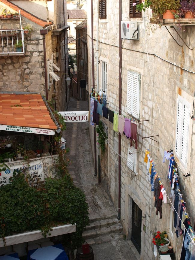 ここでも、うまいこと洗濯物を干している光景が<br />見られました。