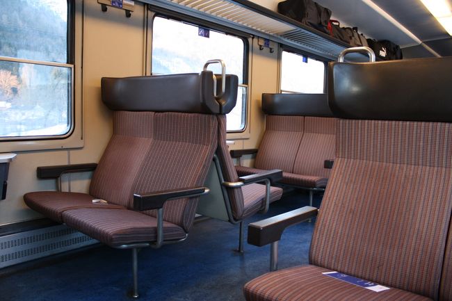 ベネチアで乗車を予定したフィラッハ〜リュブリャナ間の列車が出ていないと言われ、切符が購入できなかった。<br />しかし、フィラッハ駅に到着し発着案内を見てみると･･･<br />あるやん！！トーマス・クック通りの時刻で普通に出てました<br />急いで切符売り場に向かい切符を買おうとしたが、間に合わず･･･<br />仕方なくその日はフィラッハ駅の目の前のホテルに止まり、翌朝リュブリャナに向けて出発しました