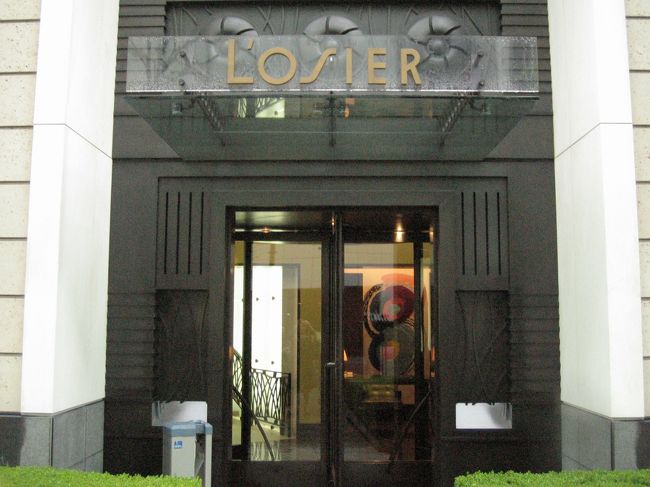 これからこの美食の空間へ入っていきます。